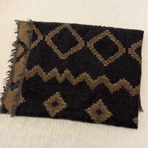 FREE SHIPPING Aritzia Wilfred blanket scarf - Picture 2 of 2